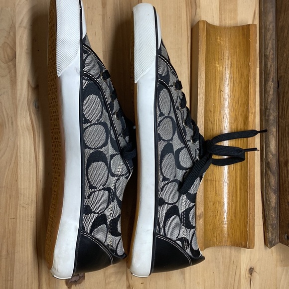 Women’s Coach Tennis Shoes | STYLE: P547 | SIZE:9 1/2 B - Picture 9 of 10